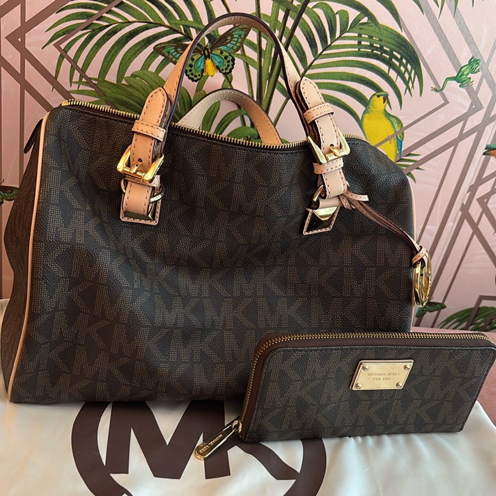 MICHAEL KORS LARGE MONOGRAM SPEEDY AND WALLET